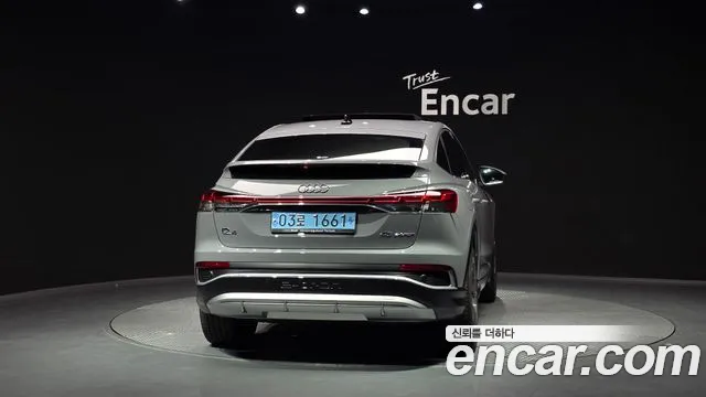 Audi Q4 e-tron — Фото автомобиля 4