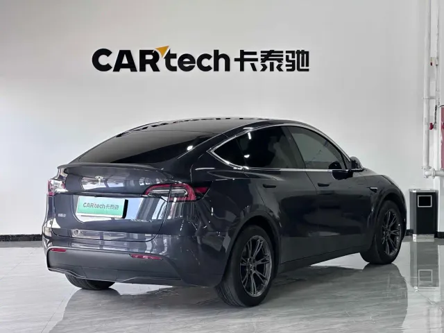 Tesla Model Y — Фото автомобиля 11