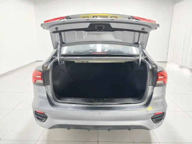 Roewe i5 — Фото автомобиля 12