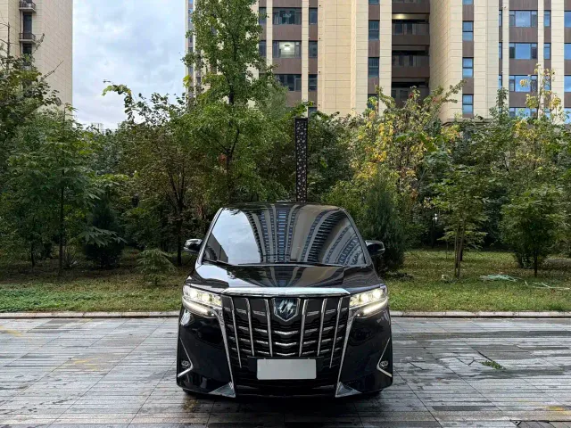 Toyota Alphard — Фото автомобиля 3