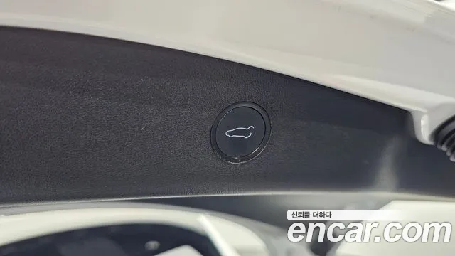 Tesla Model 3 — Фото автомобиля 19