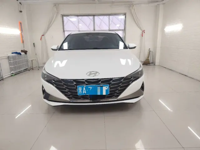 Hyundai Elantra — Фото автомобиля 2