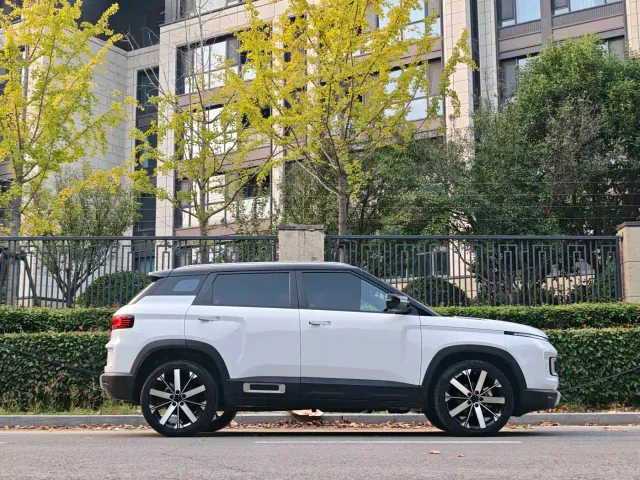 Geely ICON — Фото автомобиля 4