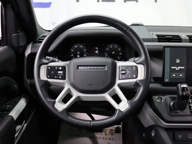 Land Rover Defender — Фото автомобиля 13