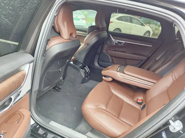 Volvo S90 — Фото автомобиля 4