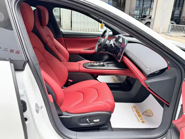 Xiaomi SU7 — Фото автомобиля 12