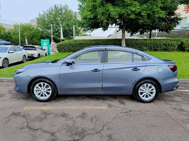 Roewe i5 — Фото автомобиля 3