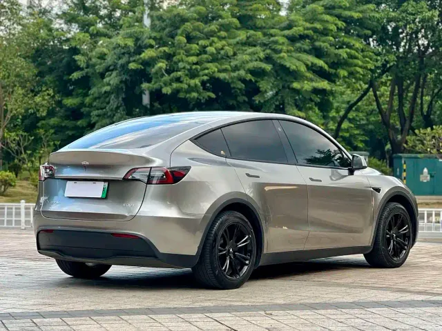Tesla Model Y — Фото автомобиля 7