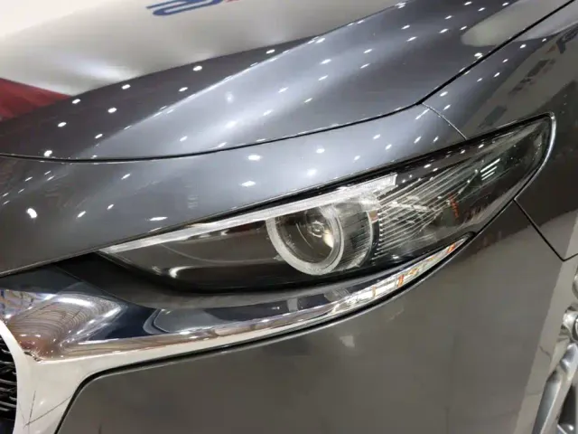 Mazda Axela — Фото автомобиля 18