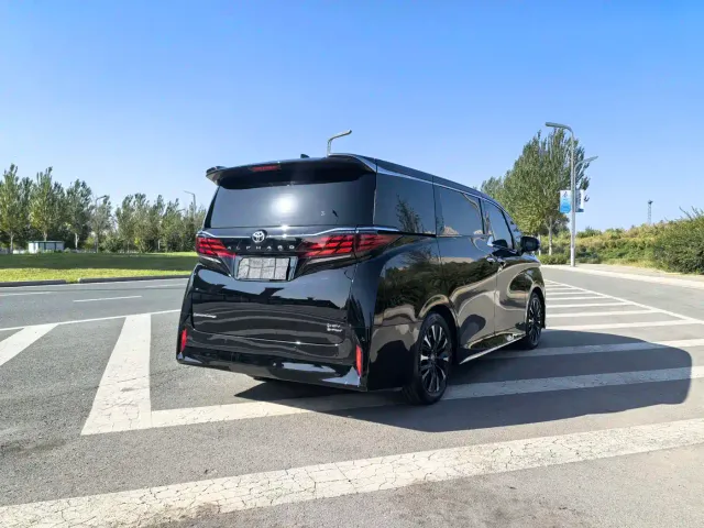 Toyota Alphard — Фото автомобиля 6
