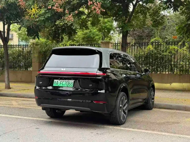 Li Auto L9 — Фото автомобиля 9