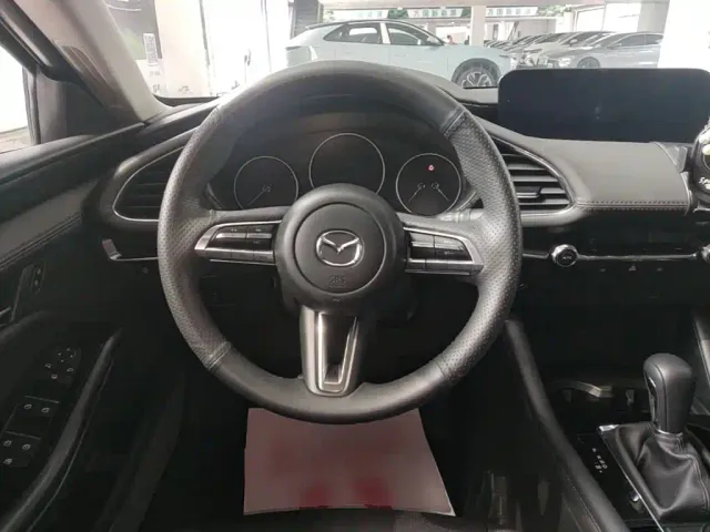 Mazda Axela — Фото автомобиля 10