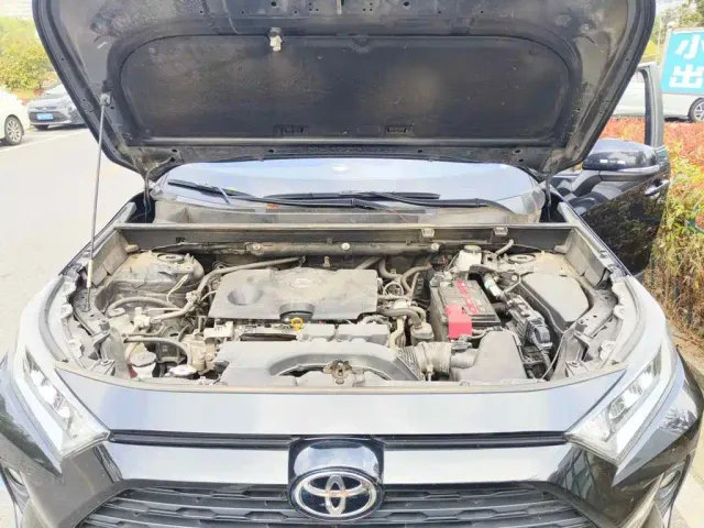 Toyota RAV4 — Фото автомобиля 3