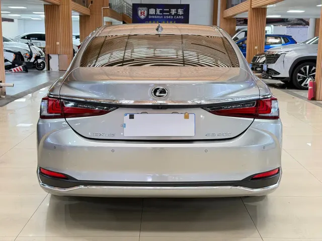 Lexus ES — Фото автомобиля 28