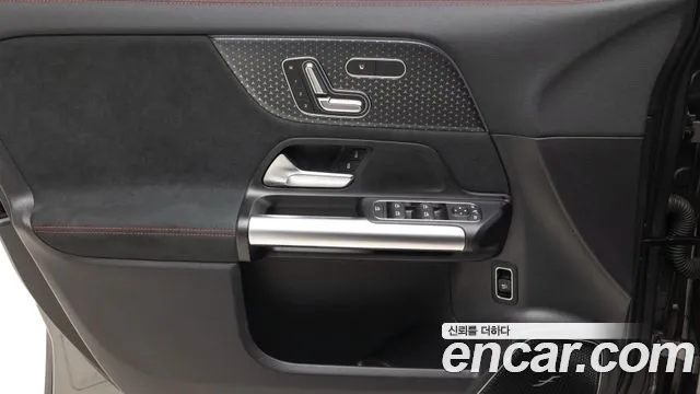 Mercedes-Benz EQA — Фото автомобиля 11