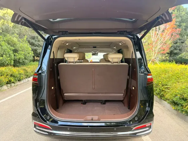 Bestune Besturn M9 — Фото автомобиля 14