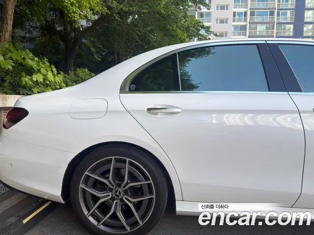 Mercedes-Benz E-Class — Фото автомобиля 4