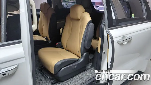 Kia Carnival Generation 4 — Фото автомобиля 15