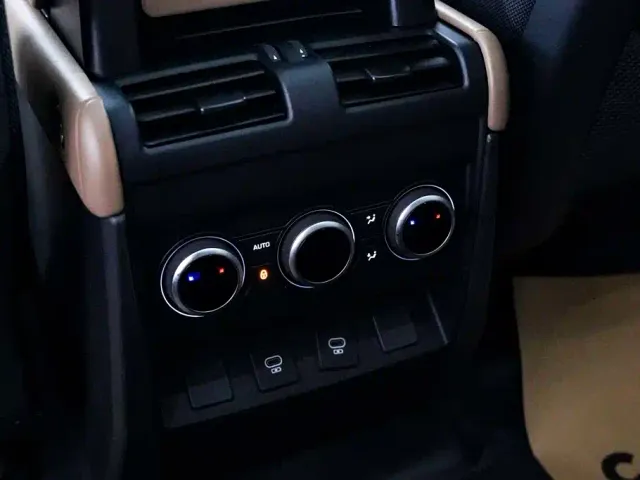 Land Rover Defender — Фото автомобиля 22