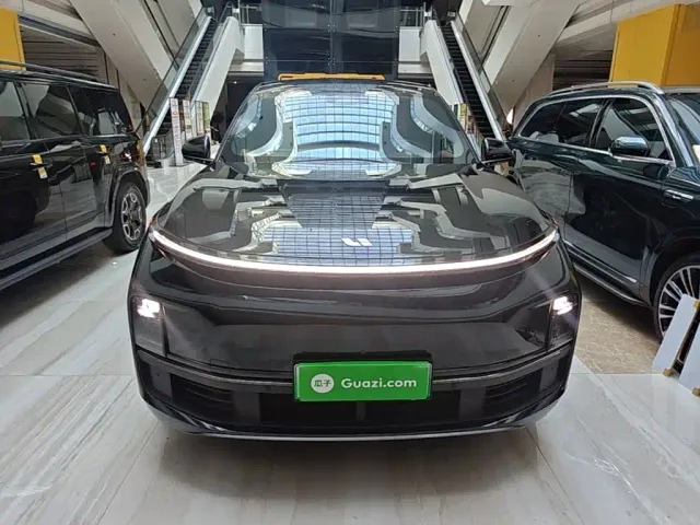 Li Auto L8 — Фото автомобиля 2