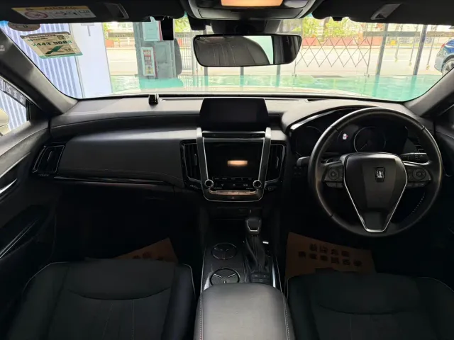 Toyota Crown — Фото автомобиля 9
