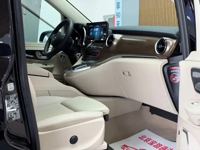 Mercedes-Benz V-Class — Фото автомобиля 14