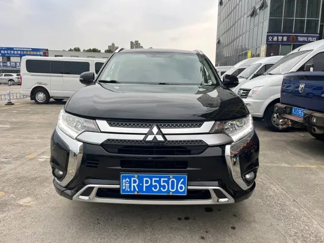 Mitsubishi Outlander — Фото автомобиля 2