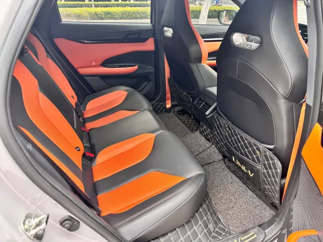Changan Changan UNI-V 2022 1.5T Excellence — Фото автомобиля 11