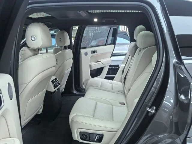 Li Auto L7 — Фото автомобиля 10