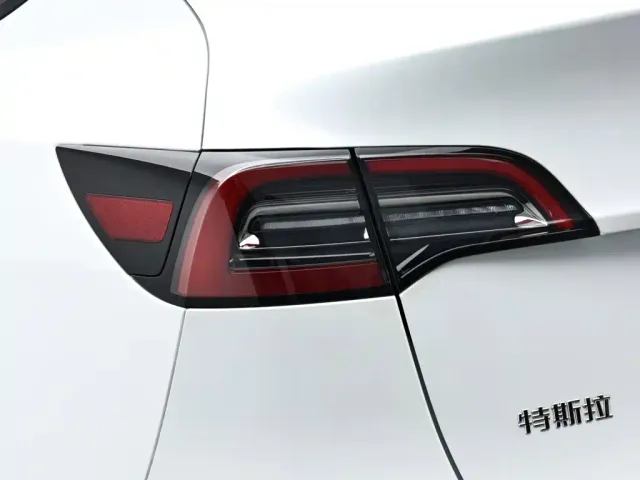 Tesla Model Y — Фото автомобиля 7