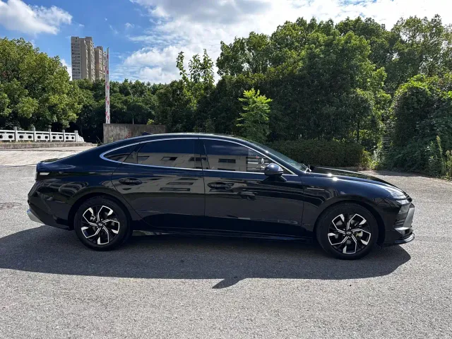 Hyundai Sonata — Фото автомобиля 12