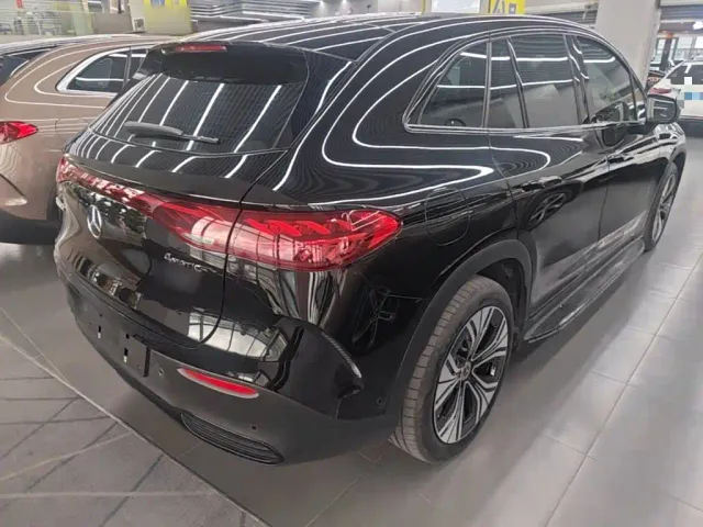 Mercedes-Benz EQE SUV — Фото автомобиля 6