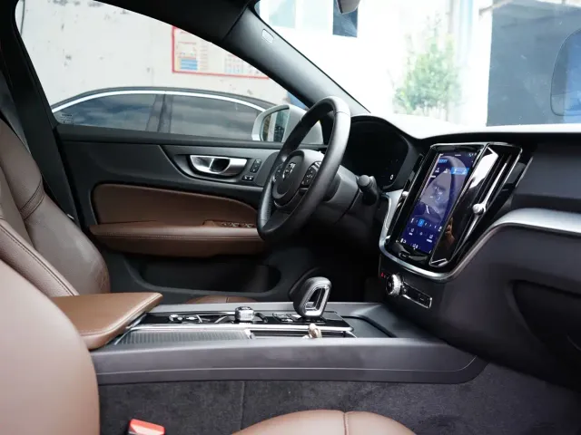 Volvo S60 — Фото автомобиля 12