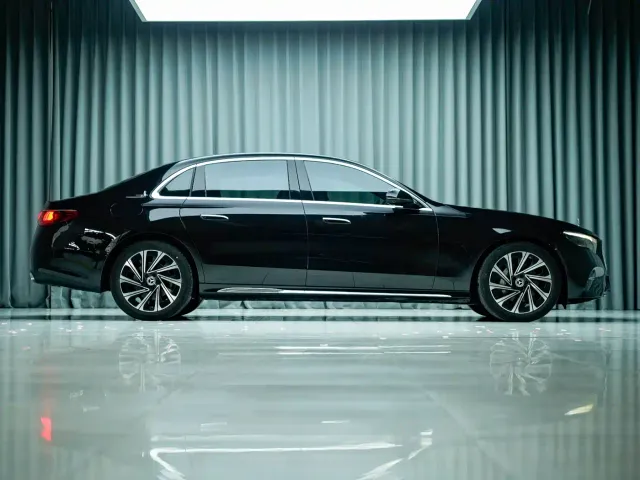 Mercedes-Benz E-Class — Фото автомобиля 4