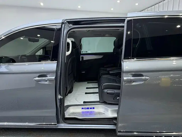 Roewe iMAX8 — Фото автомобиля 14
