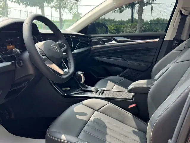 Volkswagen Passat — Фото автомобиля 7