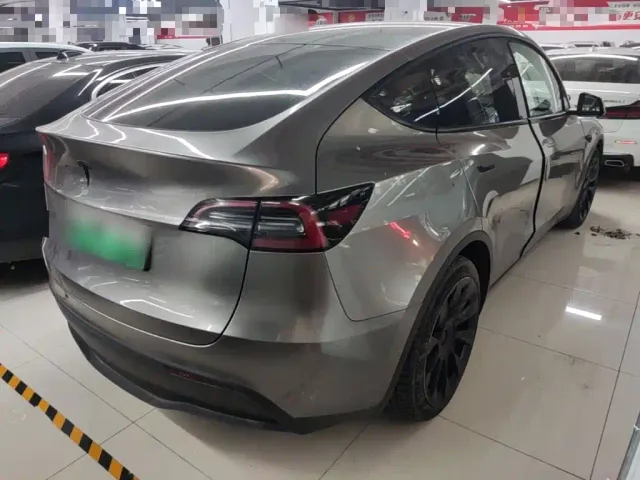 Tesla Model Y — Фото автомобиля 6