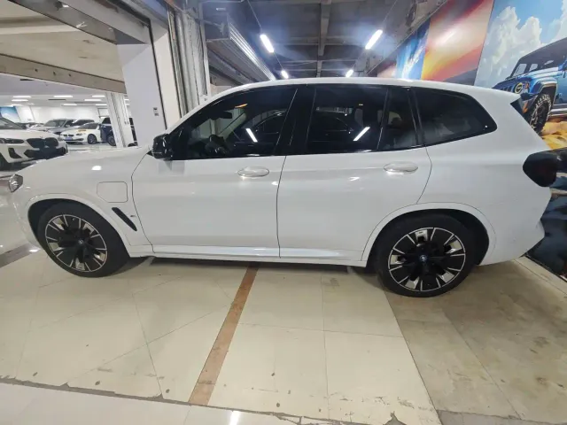 BMW iX3 — Фото автомобиля 12