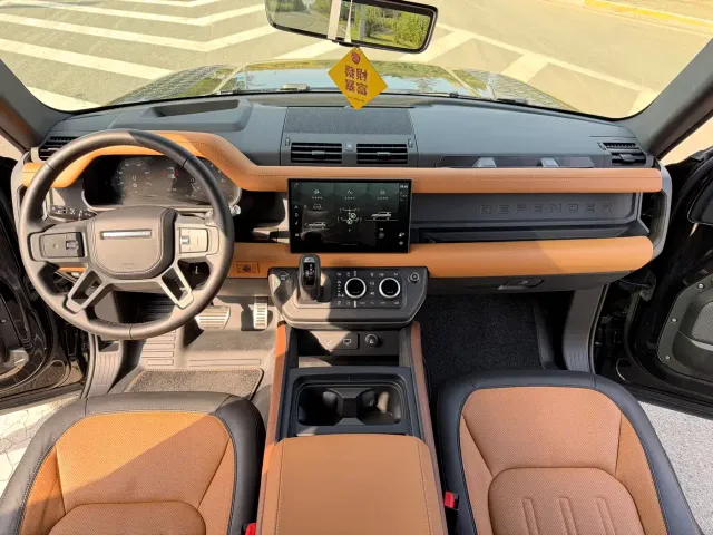 Land Rover Defender — Фото автомобиля 7