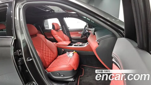 Genesis GV70 — Фото автомобиля 16