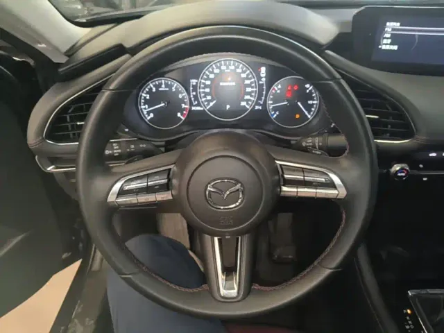 Mazda Axela — Фото автомобиля 10