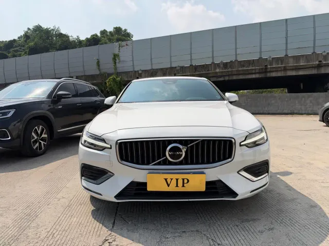 Volvo S60 — Фото автомобиля 2