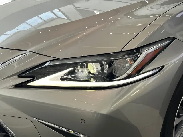 Lexus ES — Фото автомобиля 20