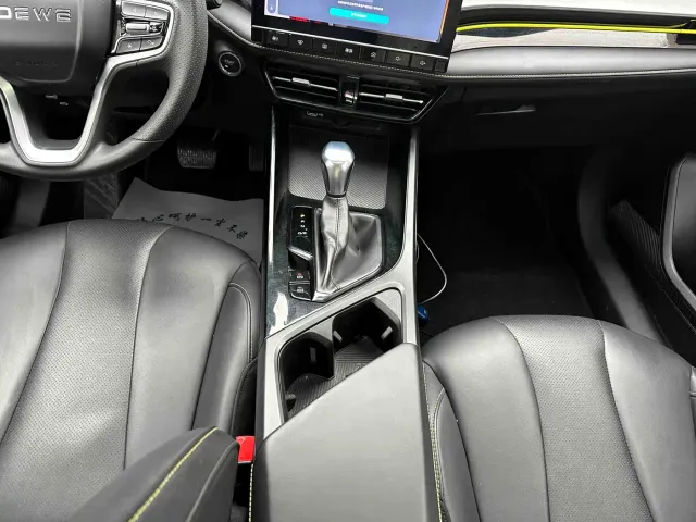 Roewe i5 — Фото автомобиля 17