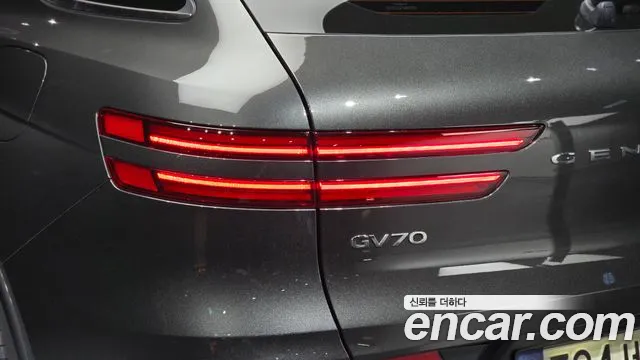 Genesis GV70 — Фото автомобиля 8