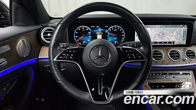 Mercedes-Benz E-Class — Фото автомобиля 27