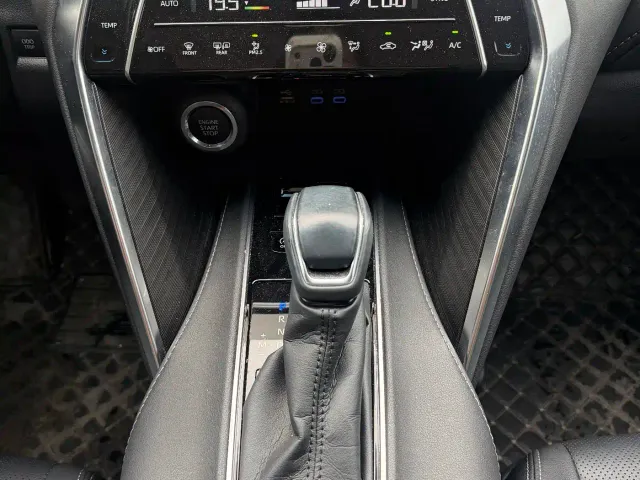Toyota Harrier — Фото автомобиля 12
