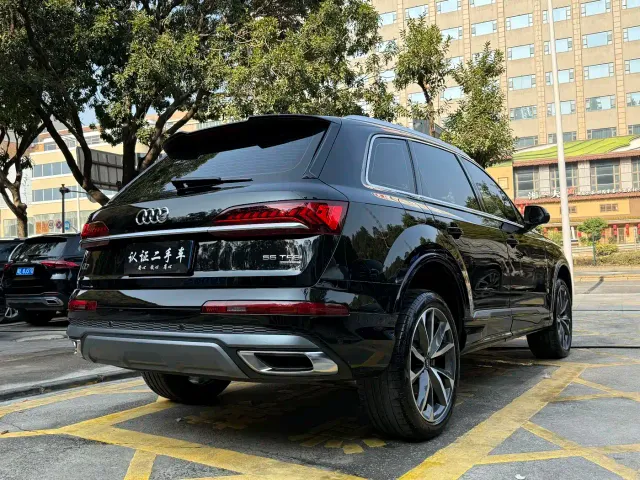 Audi Q7 — Фото автомобиля 4