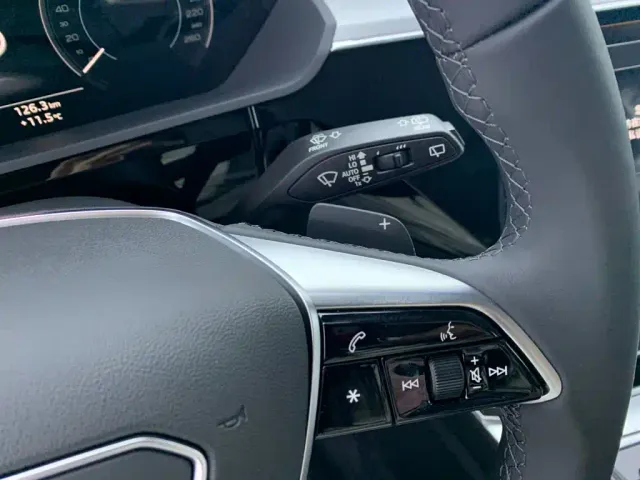 Audi e-tron — Фото автомобиля 21
