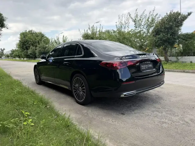 Mercedes-Benz E-Class — Фото автомобиля 22